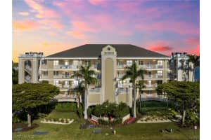 9380 Gulf Shore Dr 401, NAPLES