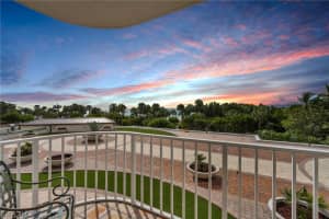 8111 Bay Colony Dr 104, Naples