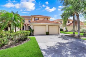 360 Robin Hood Cir 102, Naples