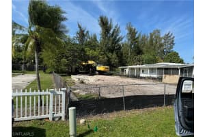 116 Jeepers Dr, Naples