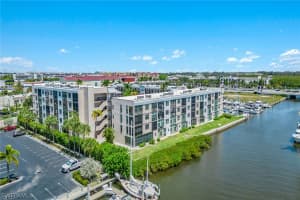 807 River Point Dr 105d, Naples