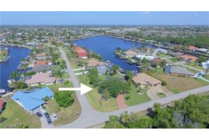1952 Se 21st Ct, Cape Coral