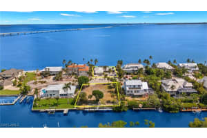 592 Lighthouse Way, Sanibel