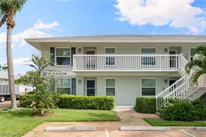 651 W Elkcam Cir 821, Marco Island