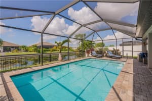 910 Sw 12th Ter, Cape Coral