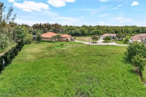 18181 Baywood Dr, Naples