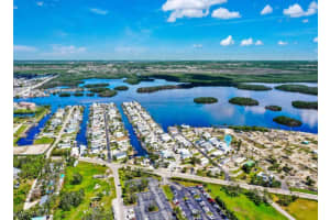 54 Oyster Bay Ln, Fort Myers Beach