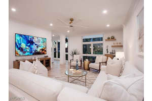 400 Park Shore Dr 102, Naples