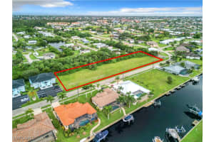 2807-2835 Magdalina Dr, Punta Gorda