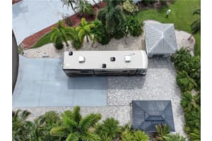 10095 Parkwood Dr, Fort Myers