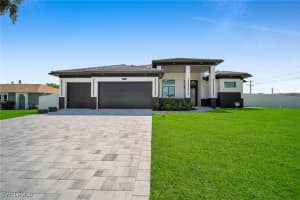 727 Se 10th Ave, Cape Coral