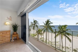 2011 Gulf Shore Blvd N 44, Naples