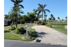 158 Adrienne Dr, Fort Myers