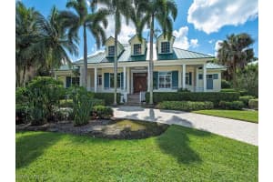 194 4th Ave N, Naples