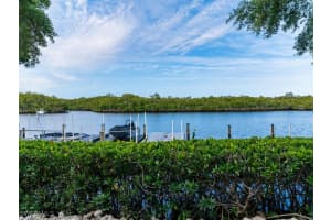 242 Newport Dr 504, Naples