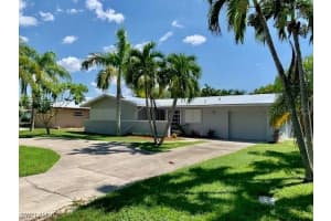 424 Bayshore Dr, Cape Coral