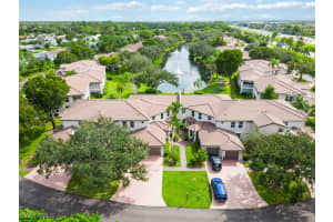 900 Diamond Cir 904, Naples