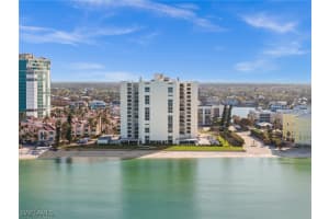 3951 Gulf Shore Blvd N 703, Naples