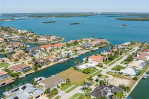1748 Wavecrest Ct, Marco Island