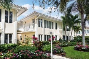 284 4th St S 103, Naples