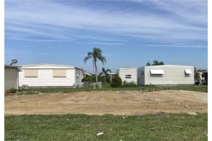 287 Valencia Dr, Fort Myers