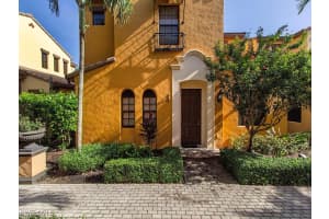 9105 Yuba Ln 79-2, Naples
