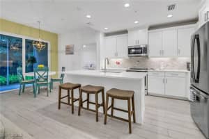 6953 Avalon Cir 1801, Naples