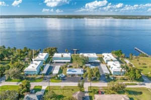 3225 E Riverside Dr 65f, Fort Myers