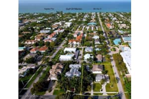 560 9th Ave S, Naples