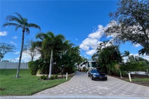 4662 Southern Breeze Dr, Naples