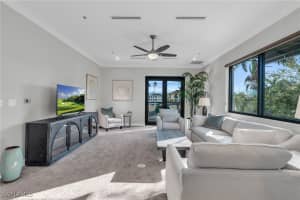 428 9th St S, Naples