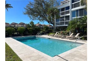 1050 9th St S 102, Naples