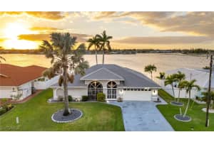 800 Sw Santa Barbara Pl, Cape Coral