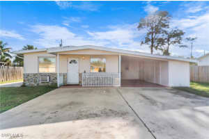 4820 Barcelona Cir, Naples