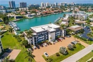 911 Huron Ct 7, Marco Island