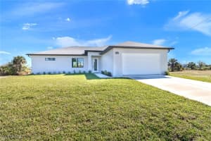 422 Ne 25th Ter, Cape Coral