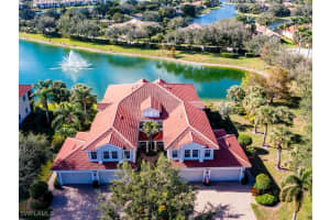 7869 Hawthorne Dr 303, Naples