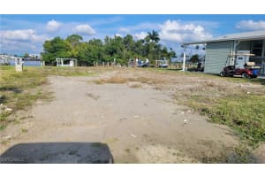 324 Shoreland Dr, Fort Myers