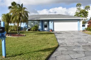 2035 Se 25th Ln, Cape Coral