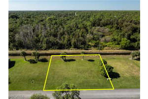 4001 Skyway Dr Lot#20, Naples