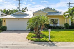 732 7th Ave N, Naples