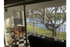 9610 Victoria Ln 208d, Naples