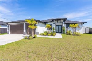 907 Ne 13th Pl, Cape Coral