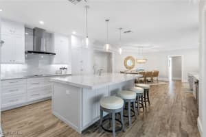 655 Park Shore Dr, Naples