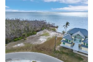 2288 Macadamia Ln, St James City