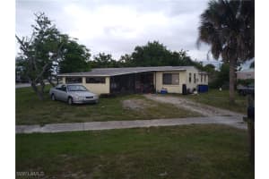 950 Lakeview Dr, North Fort Myers