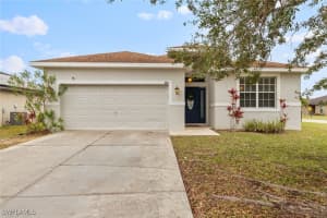 300 Shadow Lakes Dr, Lehigh Acres