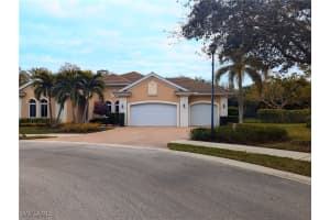 372 Cypress Way W, Naples