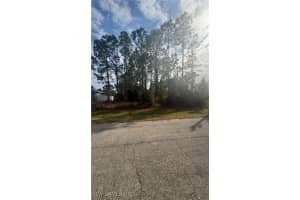 8055 Sandalwood Cir, Labelle