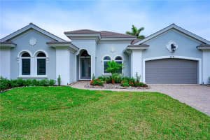 419 Saddlebrook Ln, Naples